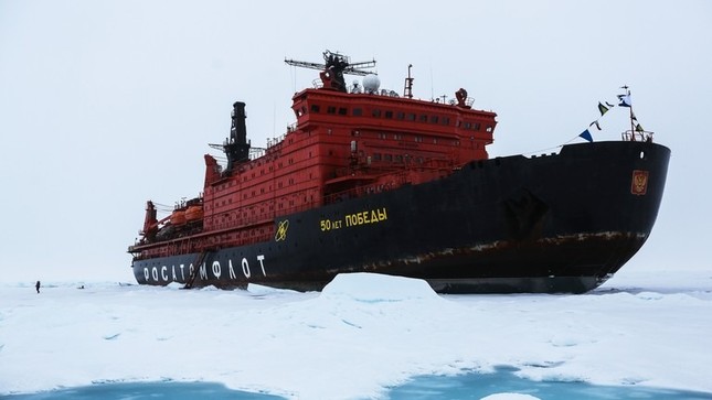 Tàu phá băng hạt nhân của Nga đưa trẻ em thăm Bắc Cực- Ảnh 1.