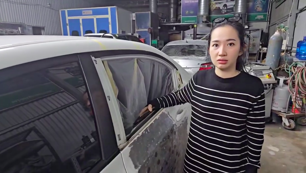 Em vợ Lê Dương Bảo Lâm gặp tai nạn,  xe bị kéo lê và chắn ngang đường- Ảnh 5.