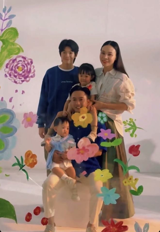 Cường Đô La khoe khung ảnh cả gia đình, Subeo tiếp tục giật spotlight khi cao gần 1,8m- Ảnh 6.