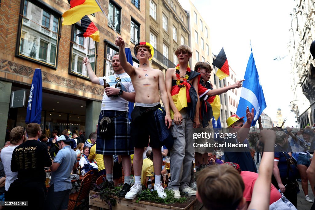 Độc đáo: Hàng nghìn đàn ông mặc váy cổ vũ trận khai màn Euro 2024- Ảnh 1.