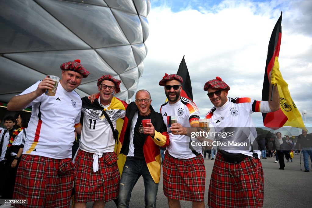 Độc đáo: Hàng nghìn đàn ông mặc váy cổ vũ trận khai màn Euro 2024- Ảnh 2.