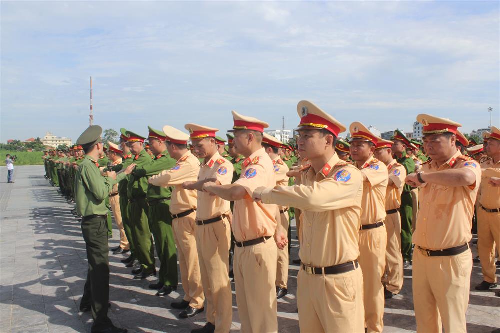 Tổ chức diễu binh, diễu hành trong lễ ra mắt lực lượng bảo vệ an ninh, trật tự ở cơ sở- Ảnh 1.