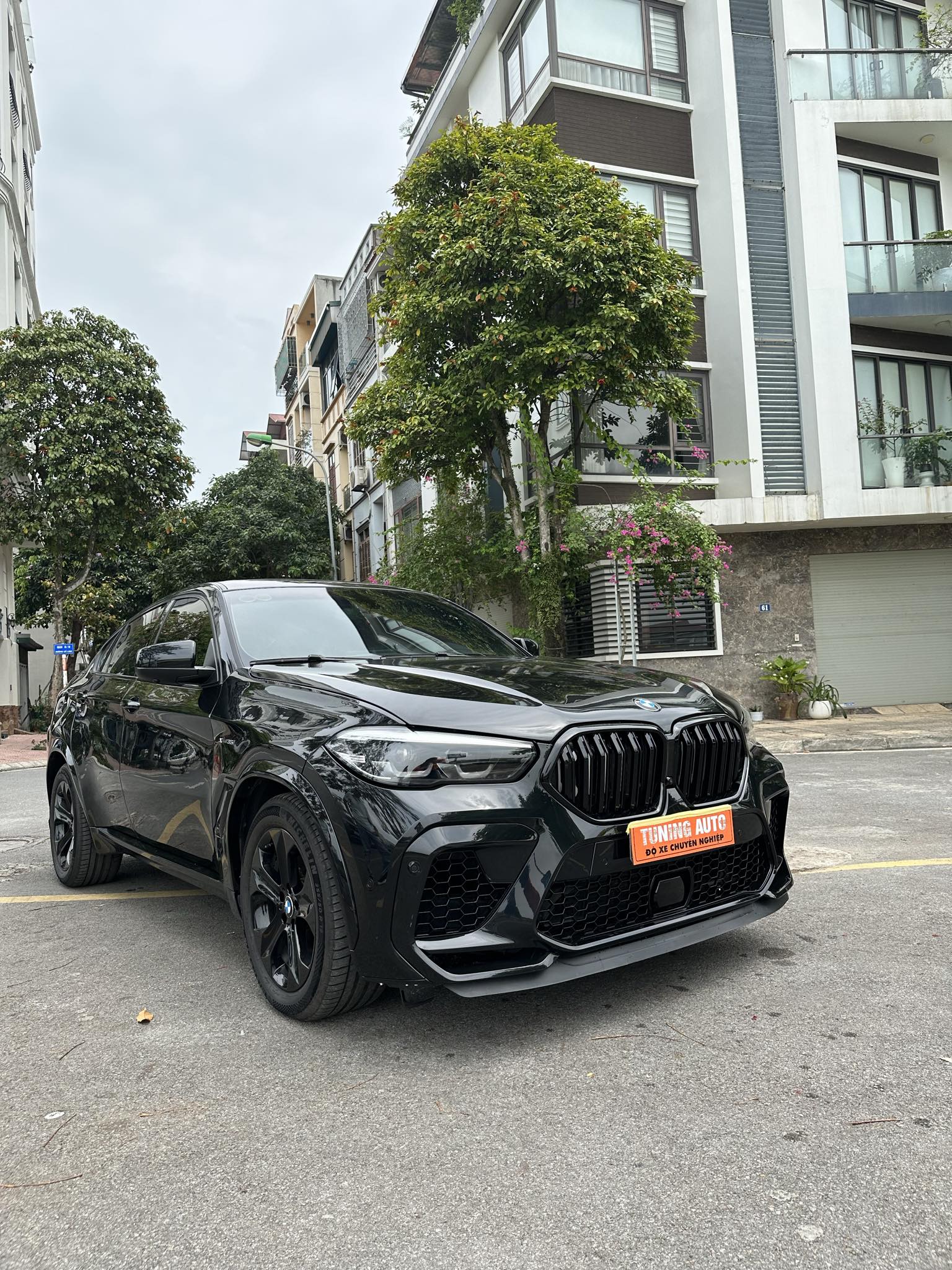 Dân chơi Việt bỏ 400 triệu ra độ BMW X6 15 năm tuổi đẹp như đời mới: Tiền đủ mua i10 mới, đổi lại trông như xe 4 tỷ- Ảnh 2.