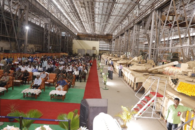 Xe tăng T-90 Ấn Độ mạnh hơn bản gốc- Ảnh 1.