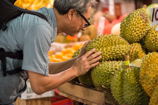 Những 'đại gia sầu riêng' mới nổi ở ĐNÁ: Nông dân vác bao tải tiền đi mua xe sang, đến chuyên gia viết code cũng bỏ nghề về quê trồng sầu, tạo nên đế chế triệu USD- Ảnh 2.