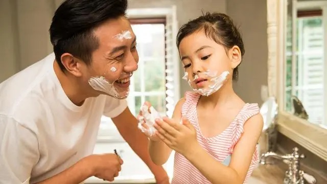 Đây chính là kiểu bố mà mọi gia đình đều mơ ước: Con được dạy dỗ tốt, vợ được nhờ!- Ảnh 1.