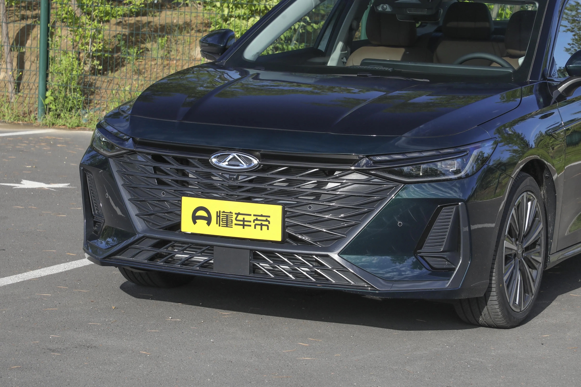 Hãng xe Trung Quốc đã đến Việt Nam tung mẫu đối thủ với Toyota Camry: Giá rẻ hơn hẳn, dùng option của xe sang, màn hình kép 24,6inch- Ảnh 3.