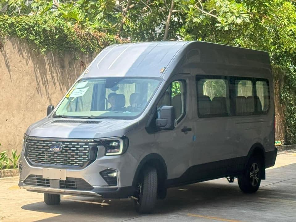 Xe van lại 'hot' tại Việt Nam: Ford Transit 2024 nhá ảnh chính thức, Mercedes V-Class giảm giá kỷ lục còn hơn 1,2 tỷ đồng- Ảnh 3.