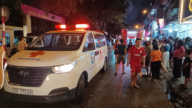 Vụ cháy nhà 4 người tử vong ở Hà Nội: Ánh đèn điện thoại le lói cầu cứu- Ảnh 4.