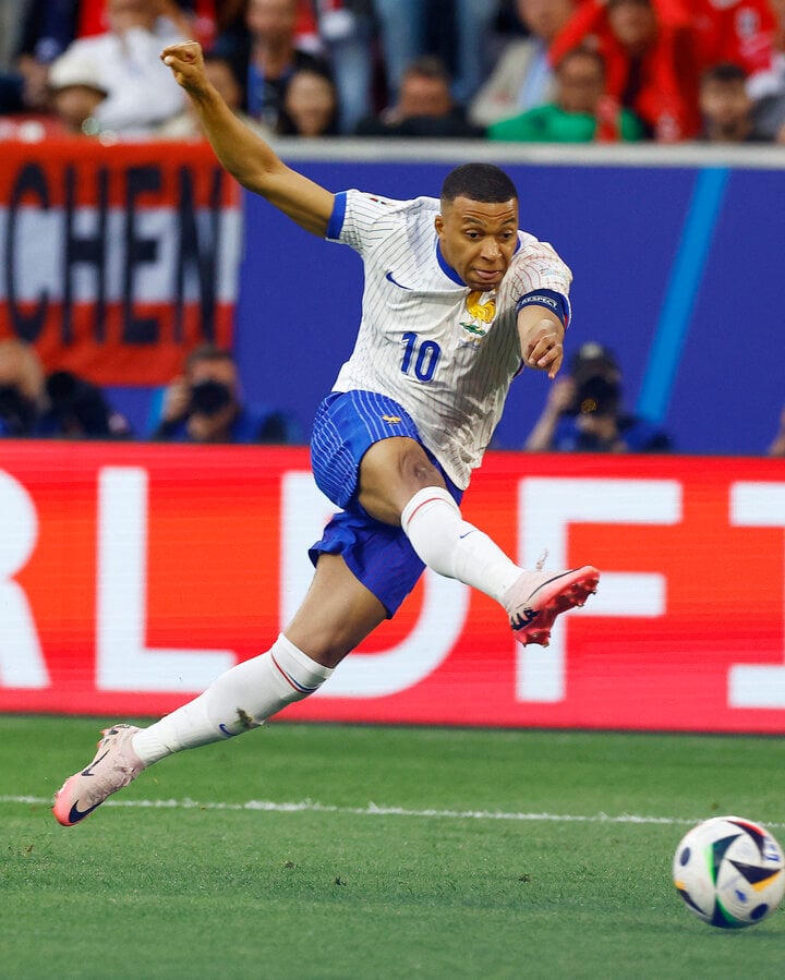 Mbappe vỡ mũi ngay trận ra quân, EURO khắc nghiệt hơn World Cup- Ảnh 1.