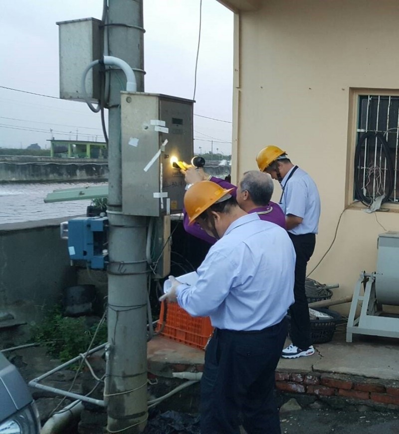 Thợ điện phát hiện đường dây bất thường nối với đèn giao thông: Cảnh sát vào cuộc điều tra, đối tượng trộm hơn 10.500 kWh điện bị bắt giữ- Ảnh 3.