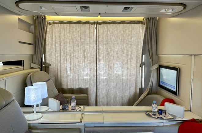 Qatar Airways hay Emirates cũng phải dạt sang một bên với 'khách sạn trên trời' của Air France: Cá nhân hóa dịch vụ, dùng Porsche đưa đón khách trong sân bay- Ảnh 8.