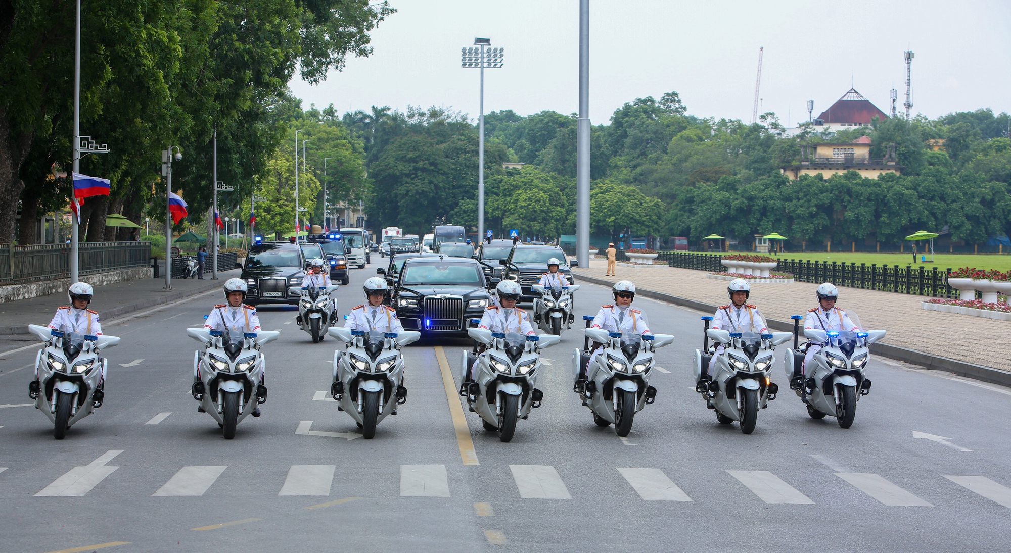 Sức mạnh đặc biệt của đoàn siêu mô tô đặc chủng Cảnh vệ Việt Nam tháp tùng Tổng thống Putin ở Hà Nội- Ảnh 6.