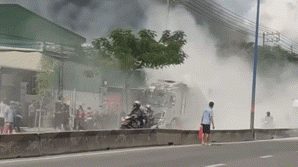 Vụ cháy ở Bình Chánh: Hai người thiệt mạng vì quay lại chữa cháy- Ảnh 1.