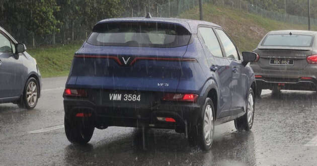 Vừa vượt qua Thái Lan, thị trường ô tô lớn thứ hai ĐNÁ xuất hiện xe VinFast VF 5 gắn biển số chính thức- Ảnh 1.