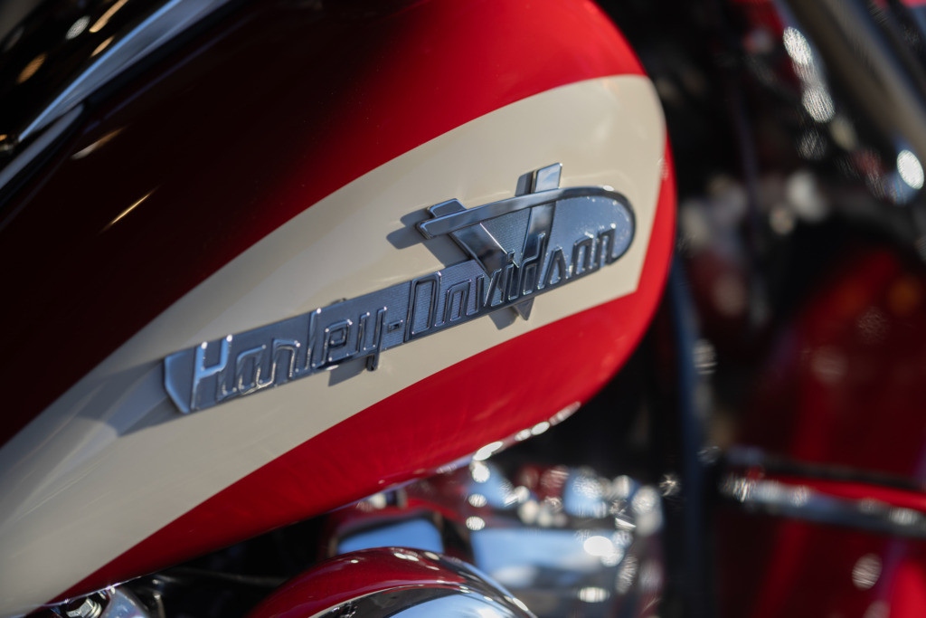 Chiêm ngưỡng mô tô cao cấp Harley-Davidson Hydra-Glide Revival giá gần 1 tỷ đồng- Ảnh 4.