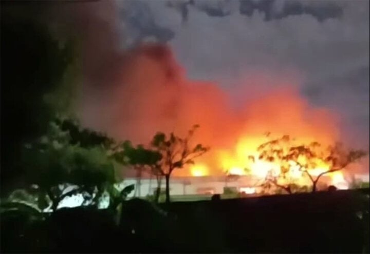 Cháy lớn tại khu công nghiệp ở Thái Bình- Ảnh 1.