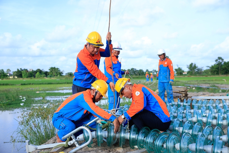 Kỳ tích trong lịch sử ngành điện ở dự án 22.356 tỷ đồng: Công trình dài 519 km hoàn thành trong 6 tháng- Ảnh 18.