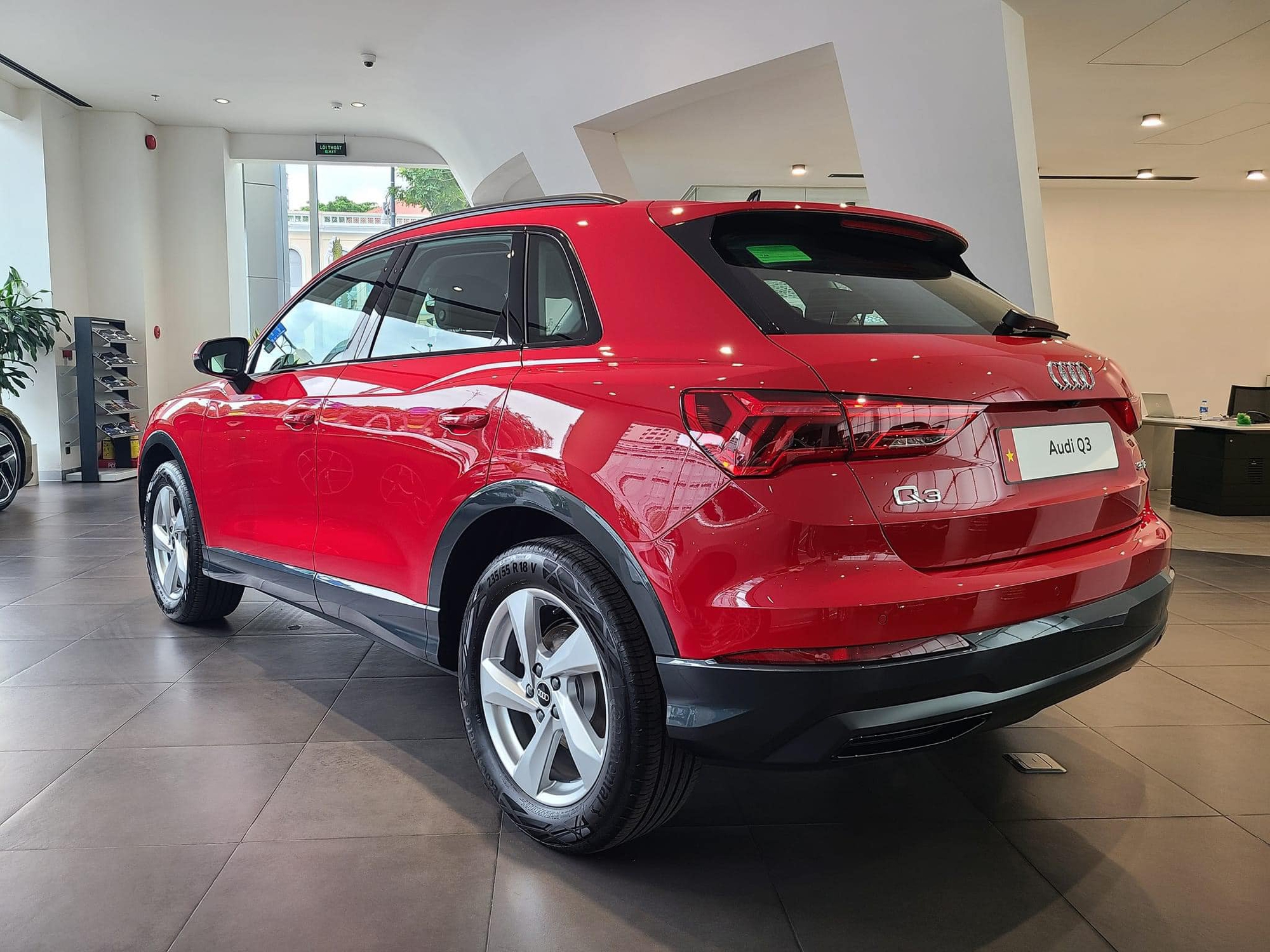 Audi Q3 2024 về đại lý: Giá từ 1,8 tỷ đồng, nhiều trang bị hiện đại đấu X1 nhưng vẫn giữ một thứ ‘đồ cổ’ như xe giá rẻ- Ảnh 7.