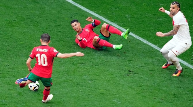 Lương 5 nghìn tỷ, Ronaldo vẫn phải mượn thứ này của đồng đội tại Euro 2024- Ảnh 1.