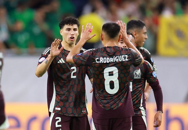 Cú sút như tên lửa giúp Mexico chật vật thắng trận ra quân Copa America 2024- Ảnh 2.