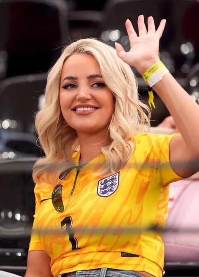 Vợ, bạn gái sao tuyển Anh 'đốt' gần nửa tỷ đồng mỗi lần đến sân cổ vũ EURO 2024- Ảnh 2.