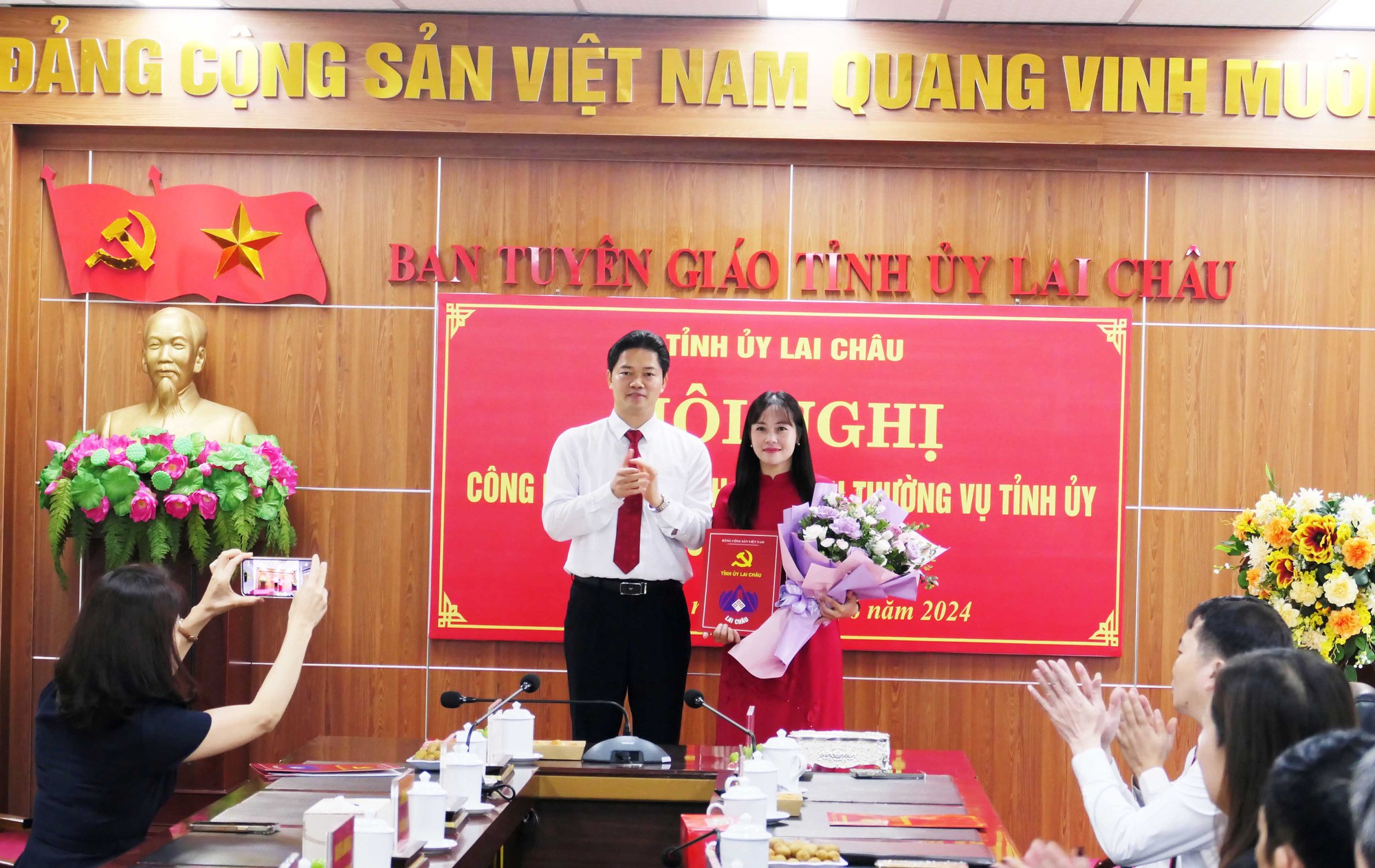 Bổ nhiệm 2 nữ Trưởng phòng giữ chức Phó Trưởng Ban Tuyên giáo, Phó Chánh Văn phòng Tỉnh ủy- Ảnh 1.