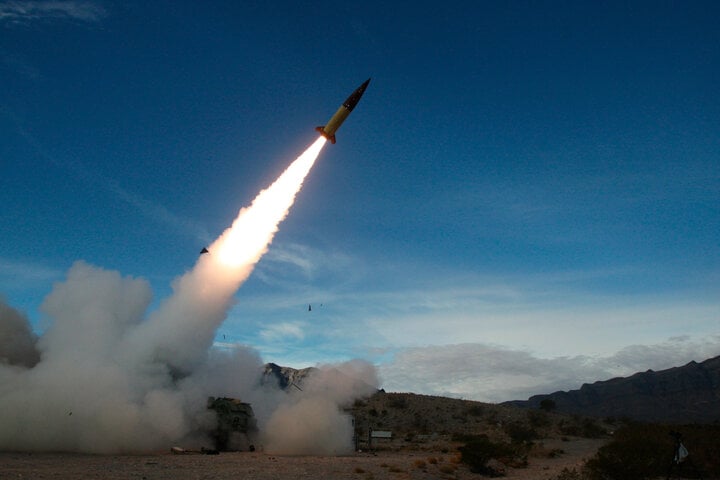 Vệ tinh Mỹ dẫn đường cho tên lửa Ukraine tấn công Crimea- Ảnh 1.
