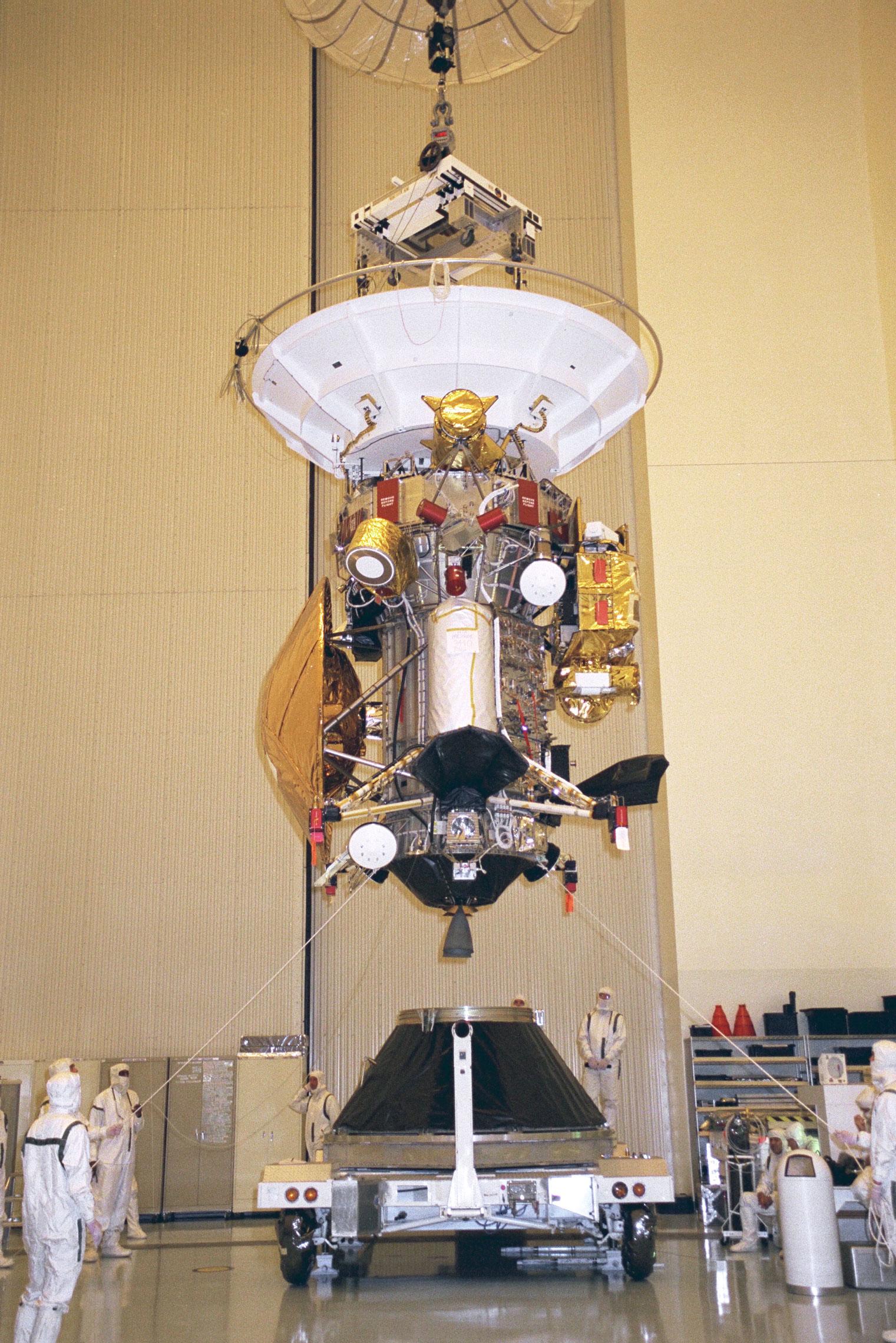 Cassini-Huygens_is_installed_to_the_payload_adapter.jpg