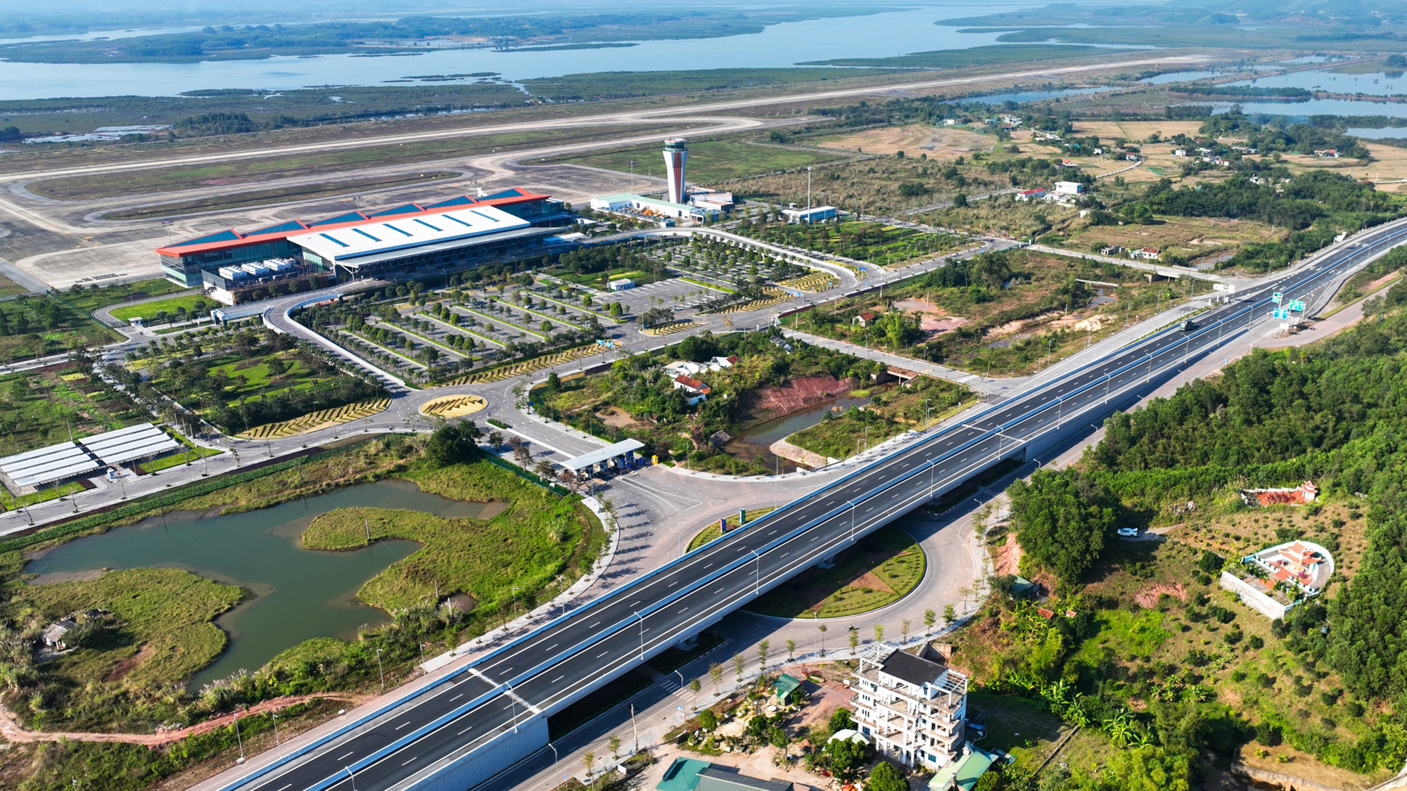 Tỉnh biên giới có sân bay tư nhân đầu tiên ở Việt Nam sẽ xây thêm hàng loạt sân bay chuyên dùng, taxi, thuỷ phi cơ- Ảnh 4.