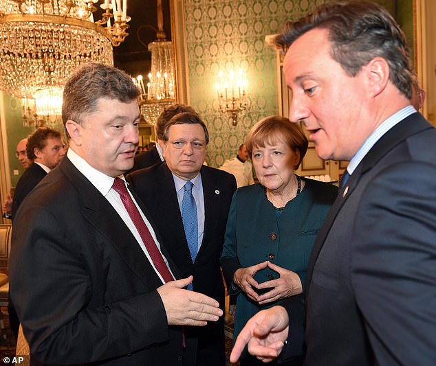 Tưởng trò chuyện với cựu Tổng thống Ukraine, Ngoại trưởng Anh tiết lộ nội tình cho hai người Nga mạo danh- Ảnh 4.