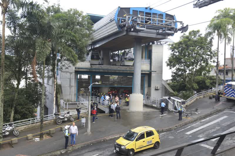 Tai nạn thảm khốc: Cáp treo đang di chuyển bị đứt cáp, rơi từ trên cao xuống đất khiến hơn 20 người thương vong- Ảnh 3.