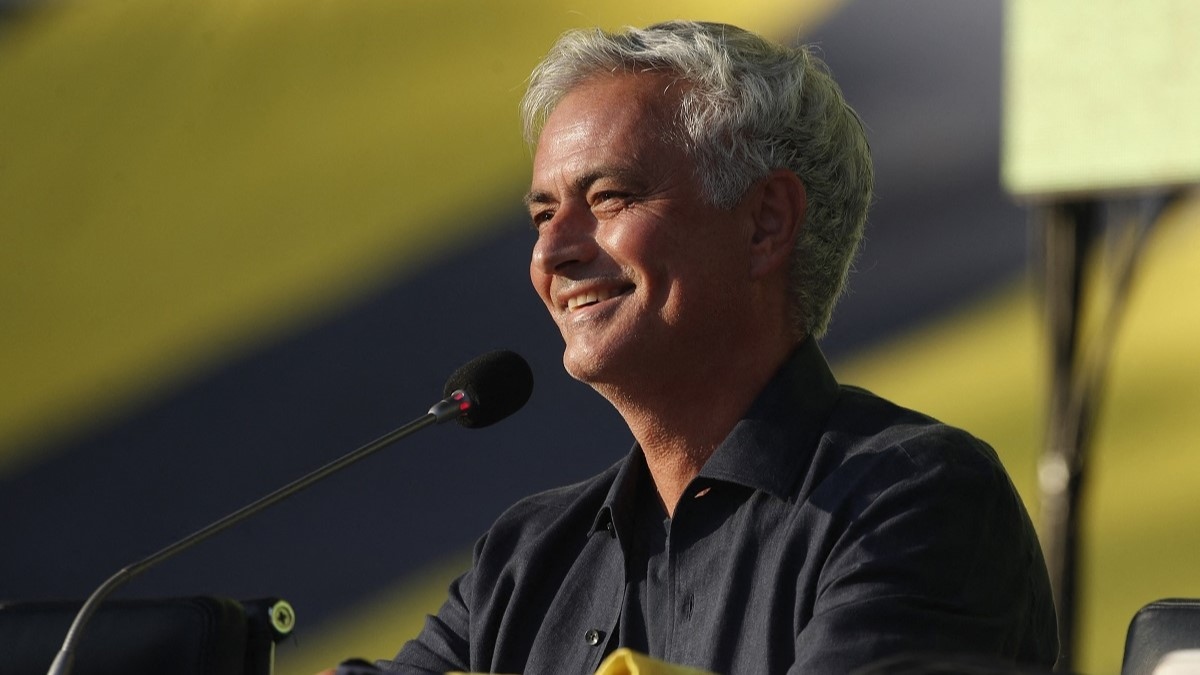 "Biển người' chào đón HLV Mourinho tại Thổ Nhĩ Kỳ- Ảnh 6.