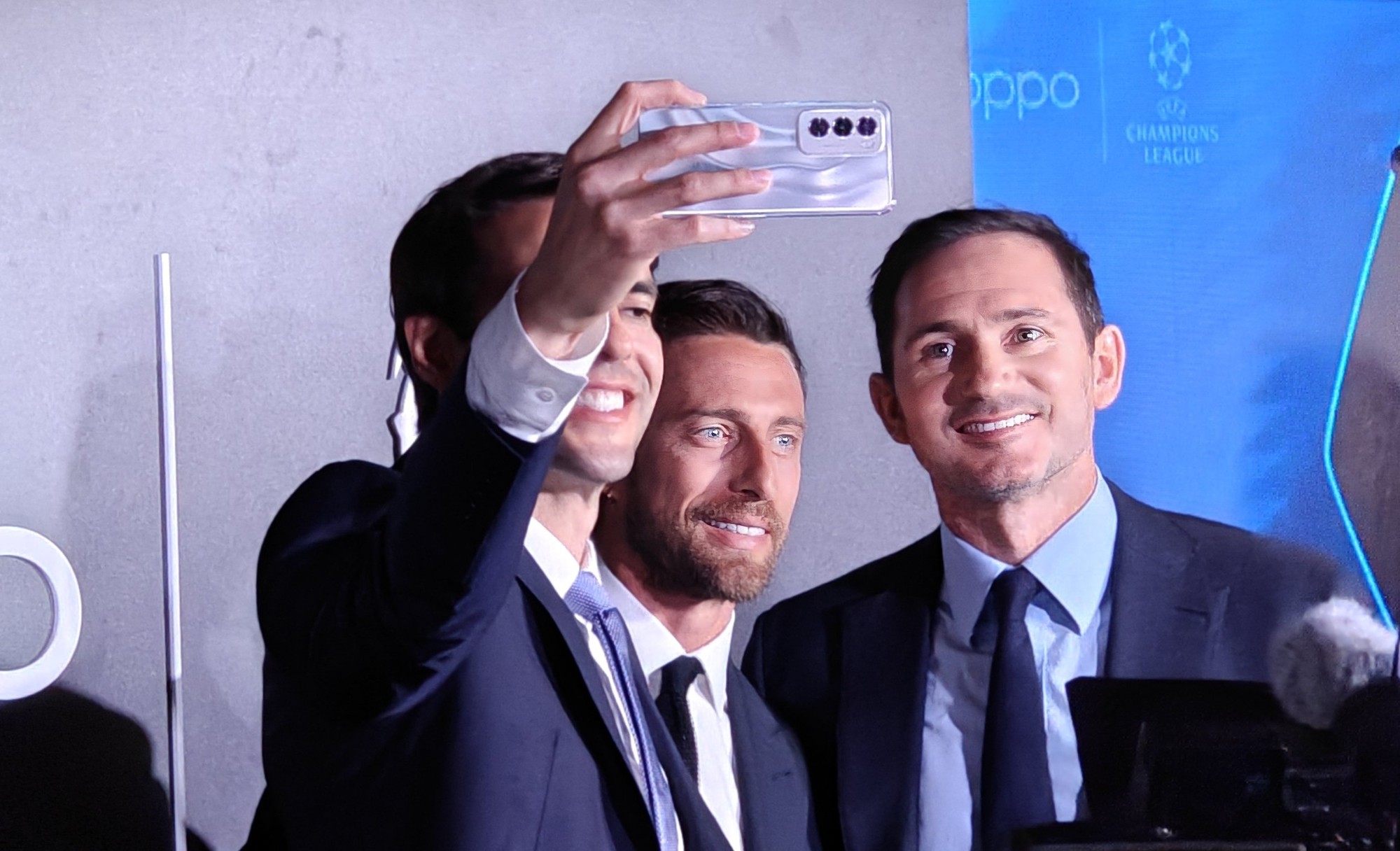 Không phải iPhone 15 Pro Max hay Galaxy S24 Ultra, mẫu smartphone này mới là điểm sáng trong trận chung kết UEFA Champions League- Ảnh 4.