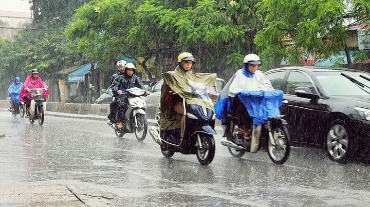 Cách bóp phanh xe máy hạn chế ngã khi trời mưa- Ảnh 1.