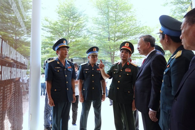 Chủ tịch nước Tô Lâm kiểm tra bộ đội phòng không - không quân- Ảnh 11.