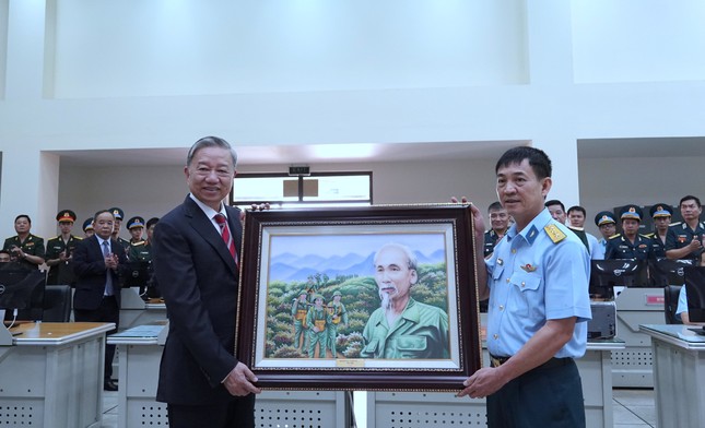 Chủ tịch nước Tô Lâm kiểm tra bộ đội phòng không - không quân- Ảnh 13.