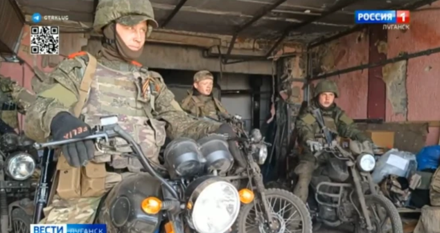 Mất 15.000 xe bọc thép, Nga sắm mô tô Trung Quốc để đánh lừa Ukraine: Vừa xung trận đã nhận ngay tin dữ- Ảnh 1.