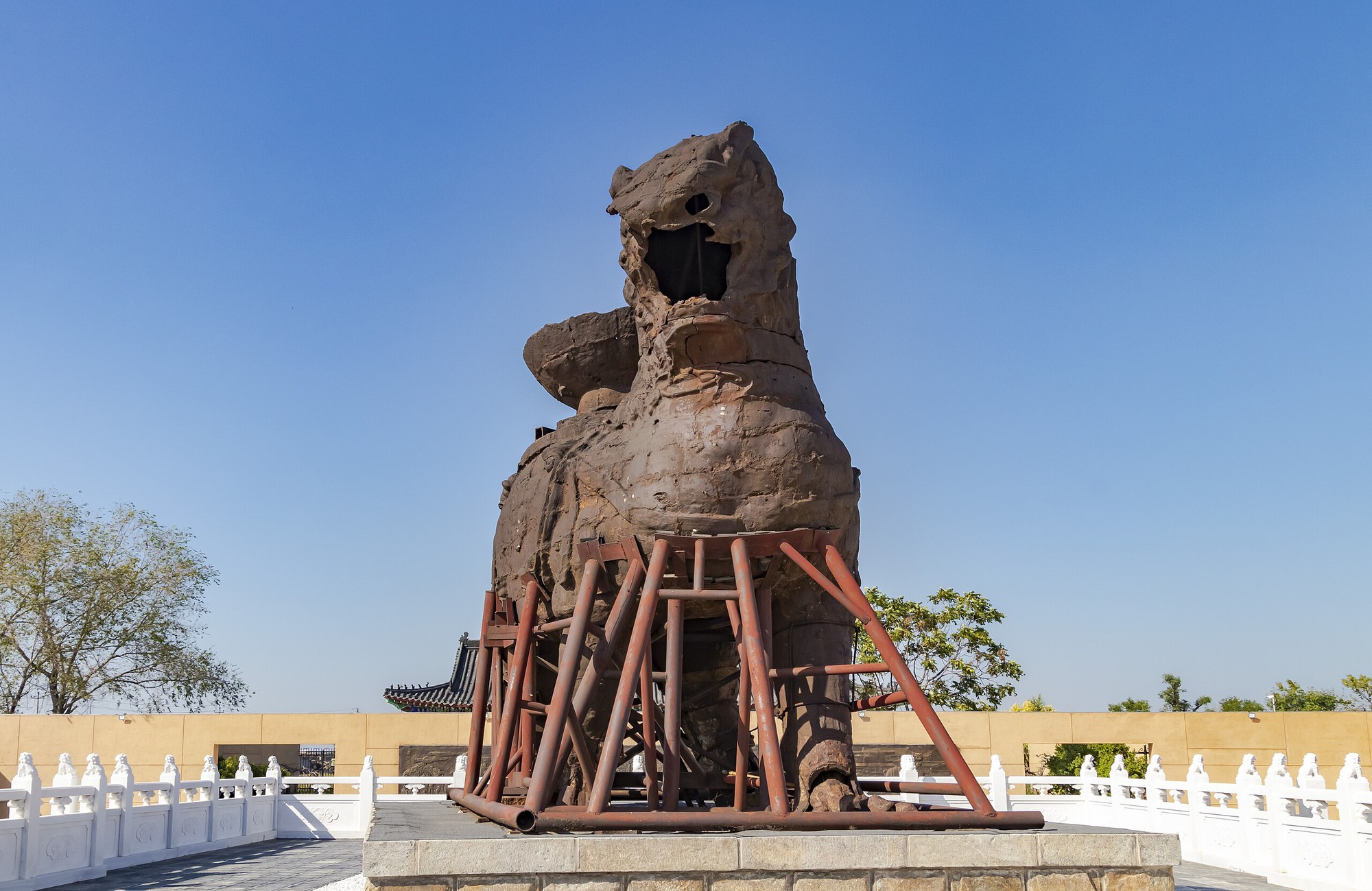 Con sư tử sắt nặng 32 tấn tại Trung Quốc đã tồn tại hàng nghìn năm trước mưa gió, nhưng lại bị đổ do sự bảo vệ 'tự cho mình là đúng' của các chuyên gia!- Ảnh 4.