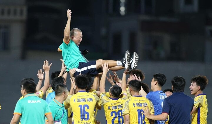 V.League 2023/2024 hạ màn: Tránh suất play-off hấp dẫn hơn đua vô địch- Ảnh 1.