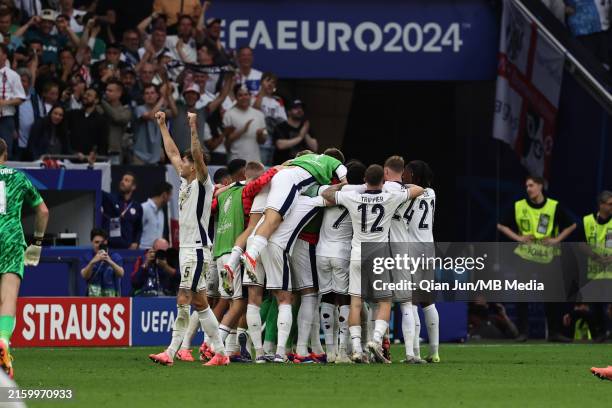 HẾT GIỜ Anh 2-1 Slovakia: Tuyển Anh vào tứ kết đầy nghẹt thở- Ảnh 1.