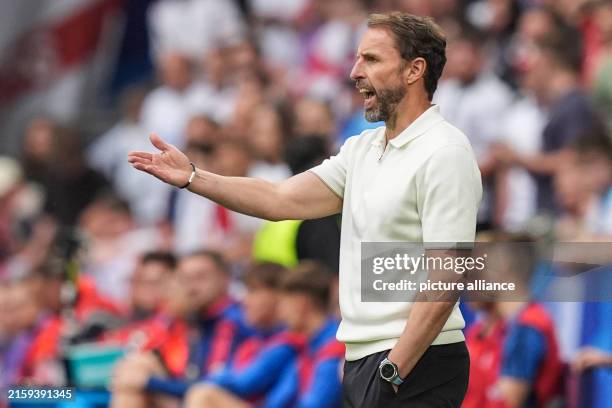 TRỰC TIẾP Anh 2-1 Slovakia: Kane toả sáng giúp tuyển Anh ngược dòng- Ảnh 9.