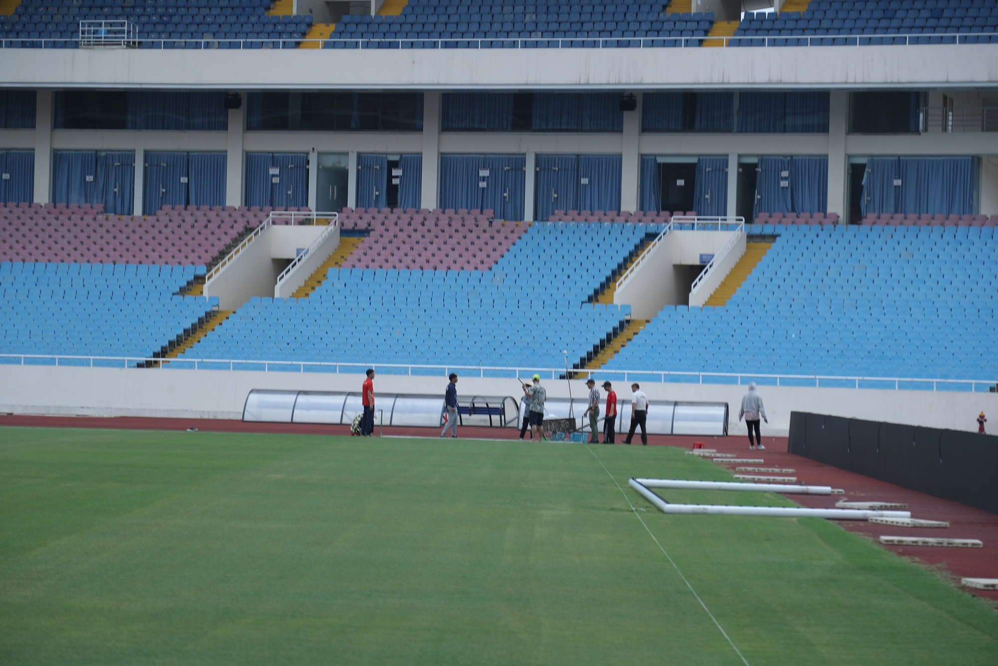 Sân Mỹ Đình "khoác áo mới" trước trận đấu của ĐT Việt Nam- Ảnh 7.