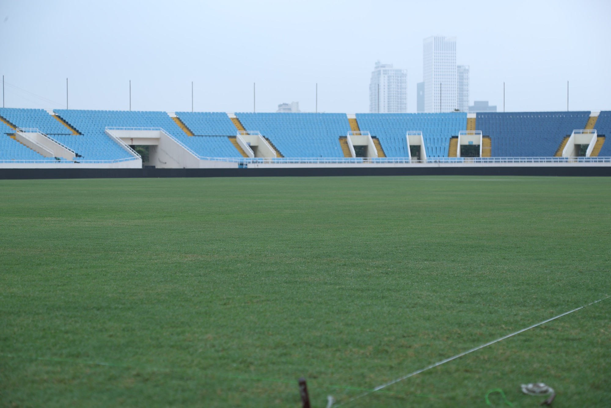 Sân Mỹ Đình "khoác áo mới" trước trận đấu của ĐT Việt Nam- Ảnh 6.