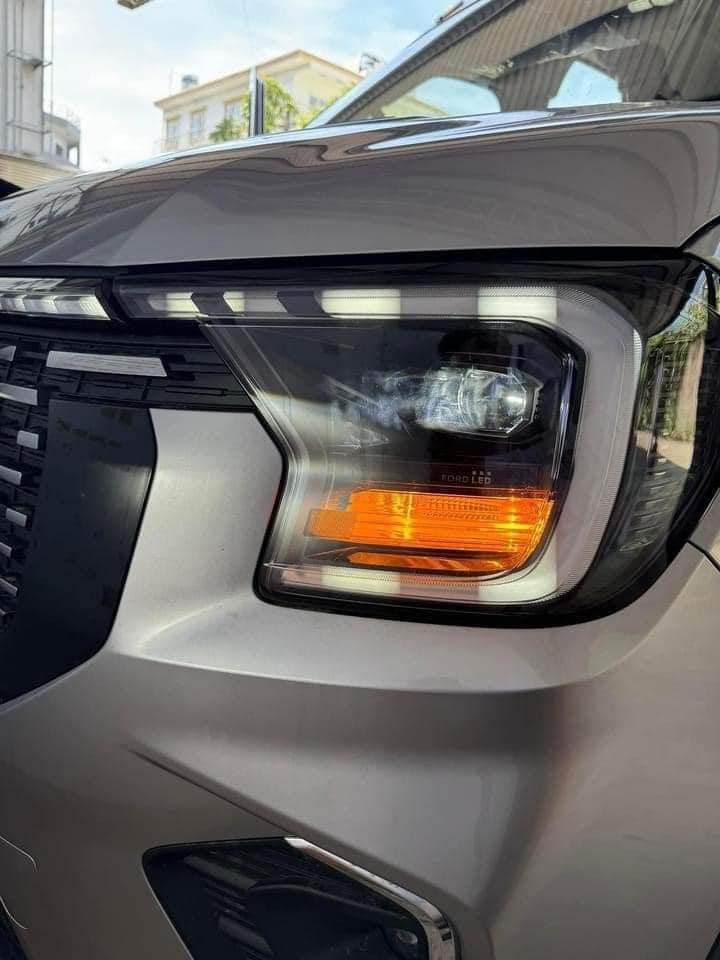 Ảnh thực tế nội, ngoại thất Ford Transit 2024 sắp ra mắt Việt Nam: Đèn kiểu Everest, bên trong xịn sò, màn hình kép như Mercedes- Ảnh 4.