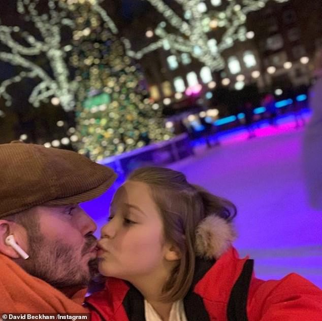Những lần David Beckham bị chỉ trích vì hành động thân mật quá mức với con gái: Hôn môi, ôm từ phía sau, tay ở vị trí nhạy cảm- Ảnh 6.