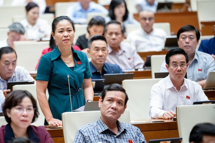 Bộ trưởng Nguyễn Văn Hùng: Sử dụng trẻ em biểu diễn ở các phiên chợ là trái luật- Ảnh 1.