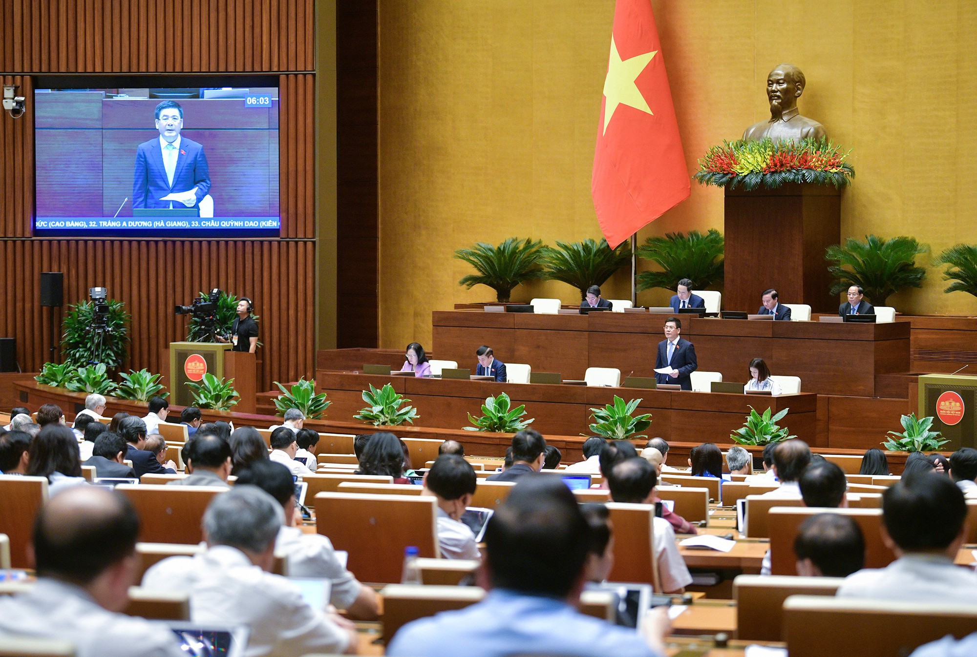 TỔNG THUẬT: BỘ TRƯỞNG BỘ CÔNG THƯƠNG NGUYỄN HỒNG DIÊN TRẢ LỜI CHẤT VẤN- Ảnh 17.