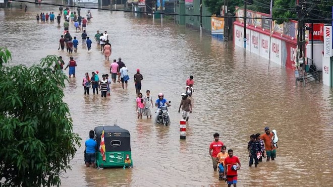 Khủng hoảng do mưa lũ: Đóng cửa trường học, hàng ngàn người phải di tản, sống mòn chờ tiếp tế- Ảnh 2.
