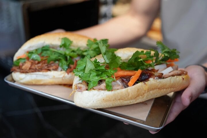 Tiệm bánh mì Việt gây sốt ở Hong Kong- Ảnh 6.